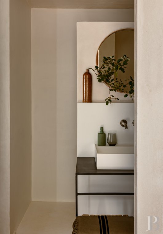 Dans le Gard, en bordure de l’Ardèche, un ancien mas restauré au milieu des oliviers, des vignes et des lavandes - photo  n°27